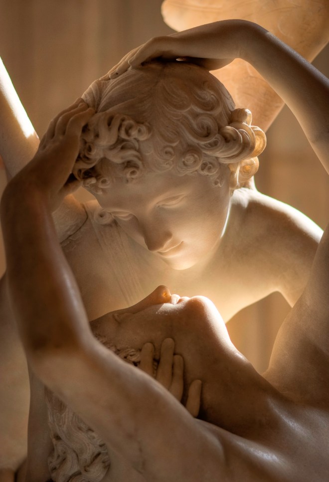 psique-reanimada-por-el-beso-del-amor-antonio-canova